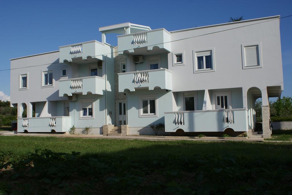 Apartments Toka Petrcane Esterno foto