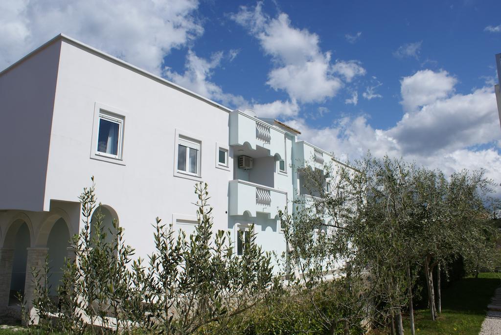 Apartments Toka Petrcane Esterno foto